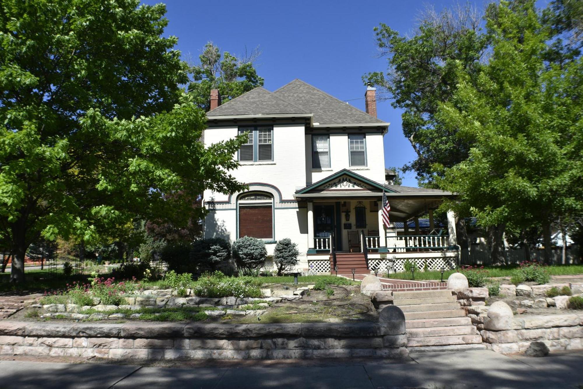 Downen House Bed & Breakfast Bed & Breakfast Pueblo Exterior photo